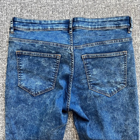 ❗️3/15 Sale❗️H&M acid wash skinny stretch jeans - Picture 2 of 5